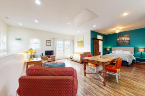 Heart of Heights Charmer - Back House